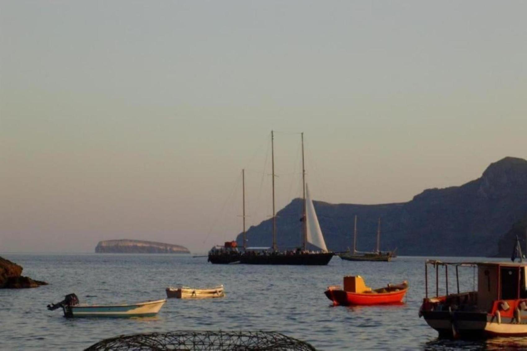 Christa's Oia (Santorini)